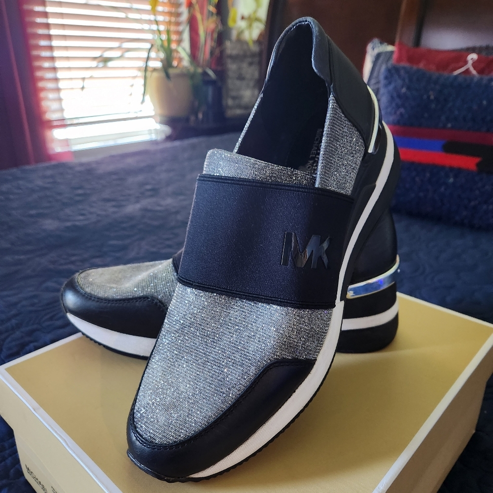 Shoes - Picture 2 of 4